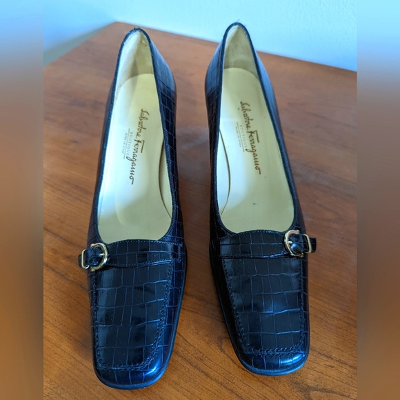 Vintage Salvatore Ferragamo Black Pumps, 8 NARROW, EUC - Picture 2 of 10